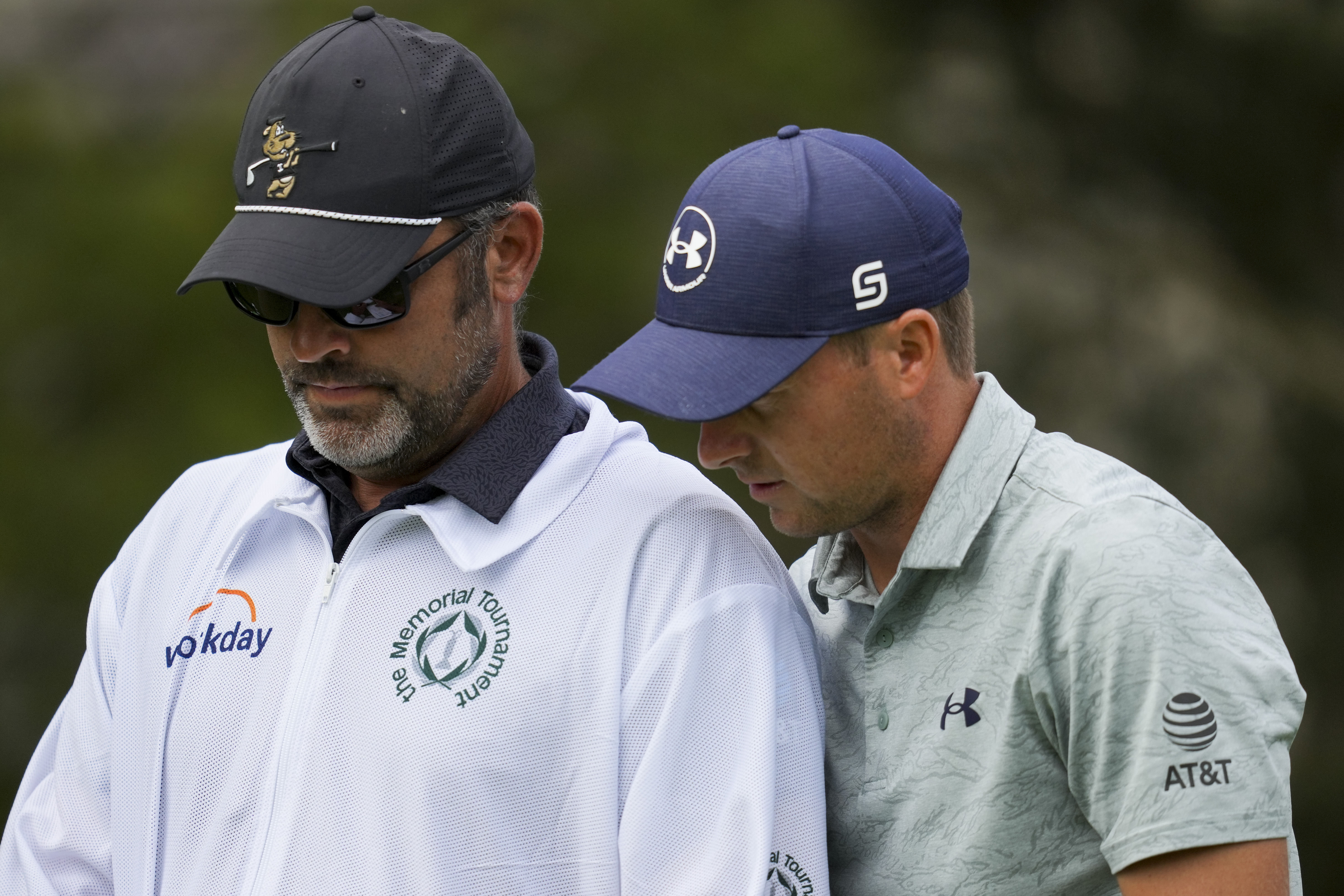Jordan Spieth and his caddy Michael Greller at the 2025 Memorial Tournament - First Round - (Source: Imagn)